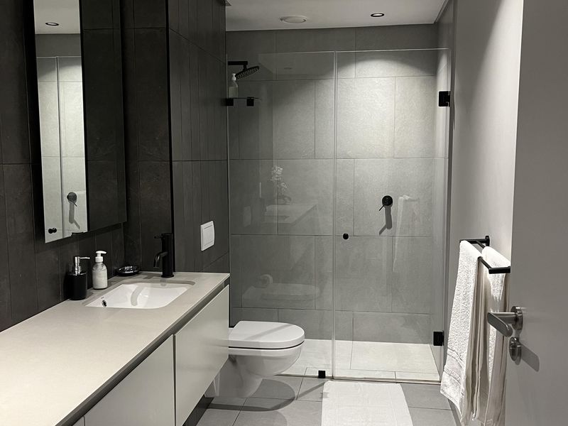 modern fully furnished 1 bedroom apartment in the heart of De waterkant - Photo 4