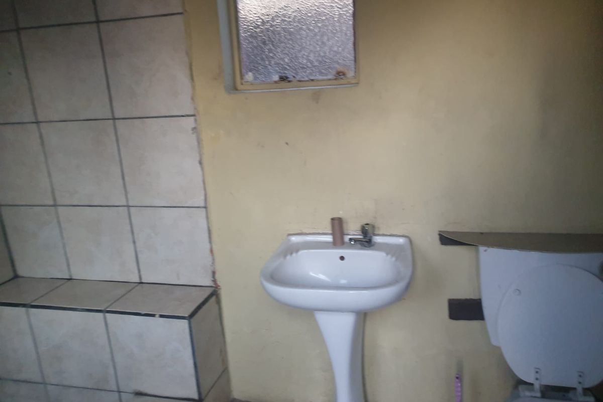 8 Bedroom house for sale in Brakpan - Photo 5
