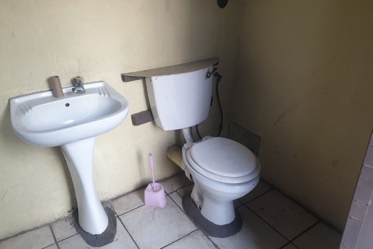 8 Bedroom house for sale in Brakpan - Photo 2