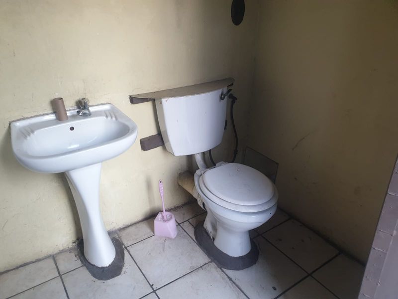 8 Bedroom house for sale in Brakpan - Photo 2
