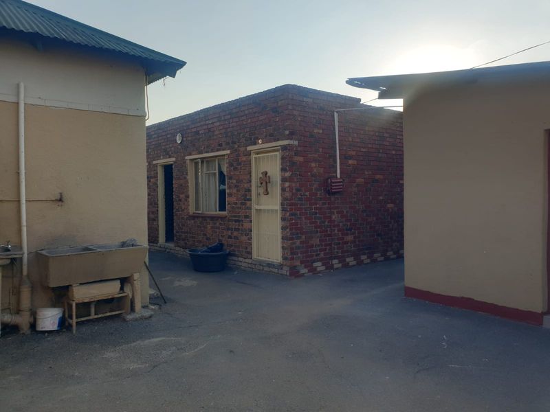 12 Bedroom House For Sale in Brakpan Central - Photo 3