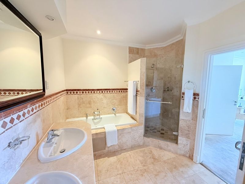 Luxury Coastal Living at Oyster Quays, Umhlanga - Photo 10