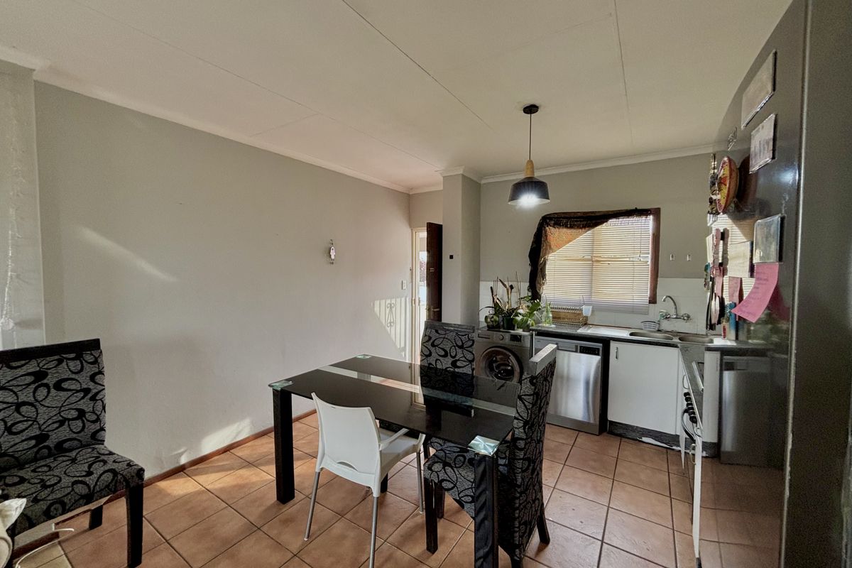 Lock-Up-and-Go Living with Views Across Johannesburg - Photo 5