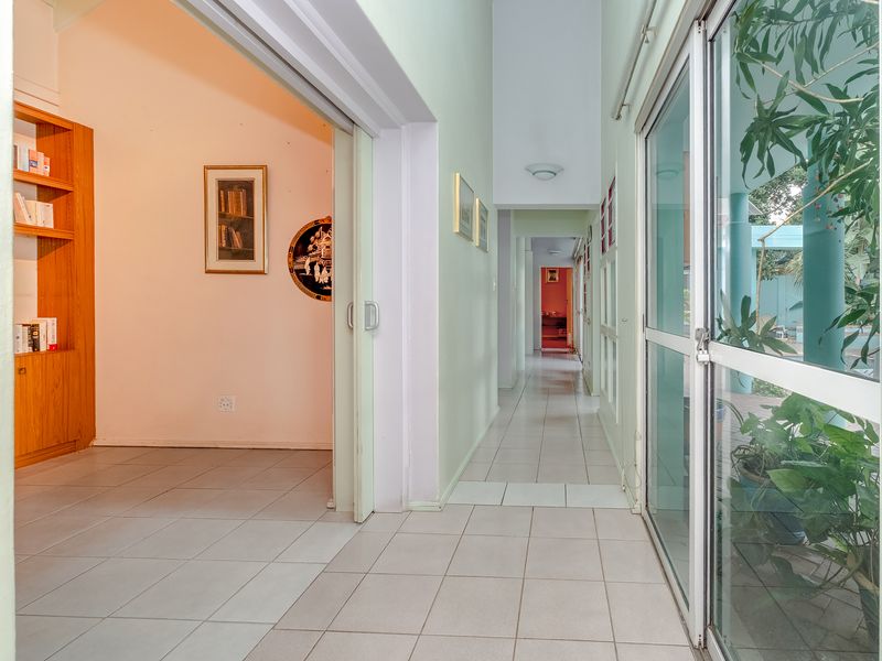 LUXURY ABOUNDS IN AN EXCEPTIONAL SETTING DEFINED BY STRIKING DESIGN AND VIBRANT AMBIENCE - Photo 4