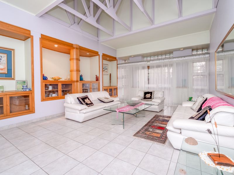 LUXURY ABOUNDS IN AN EXCEPTIONAL SETTING DEFINED BY STRIKING DESIGN AND VIBRANT AMBIENCE - Photo 9