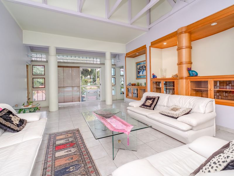 LUXURY ABOUNDS IN AN EXCEPTIONAL SETTING DEFINED BY STRIKING DESIGN AND VIBRANT AMBIENCE - Photo 10