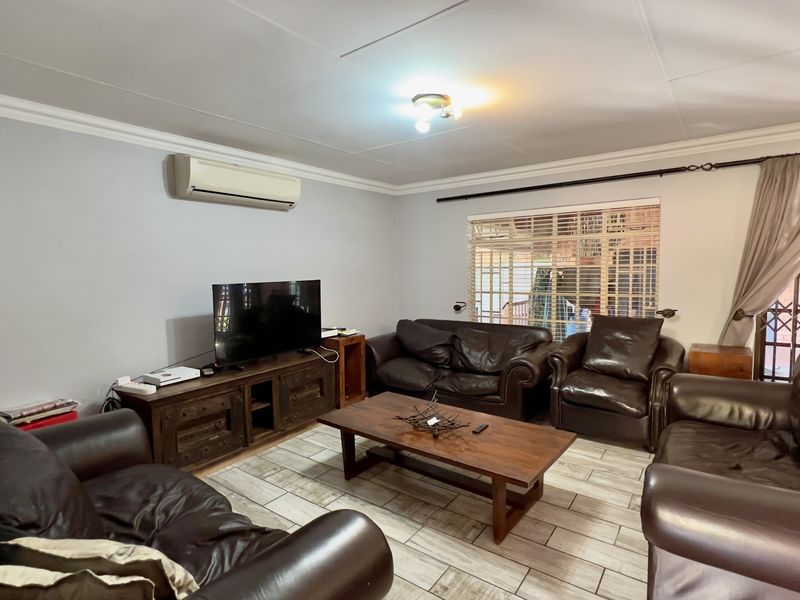 3 Bedroom House to Let in Sonheuwel - Photo 7