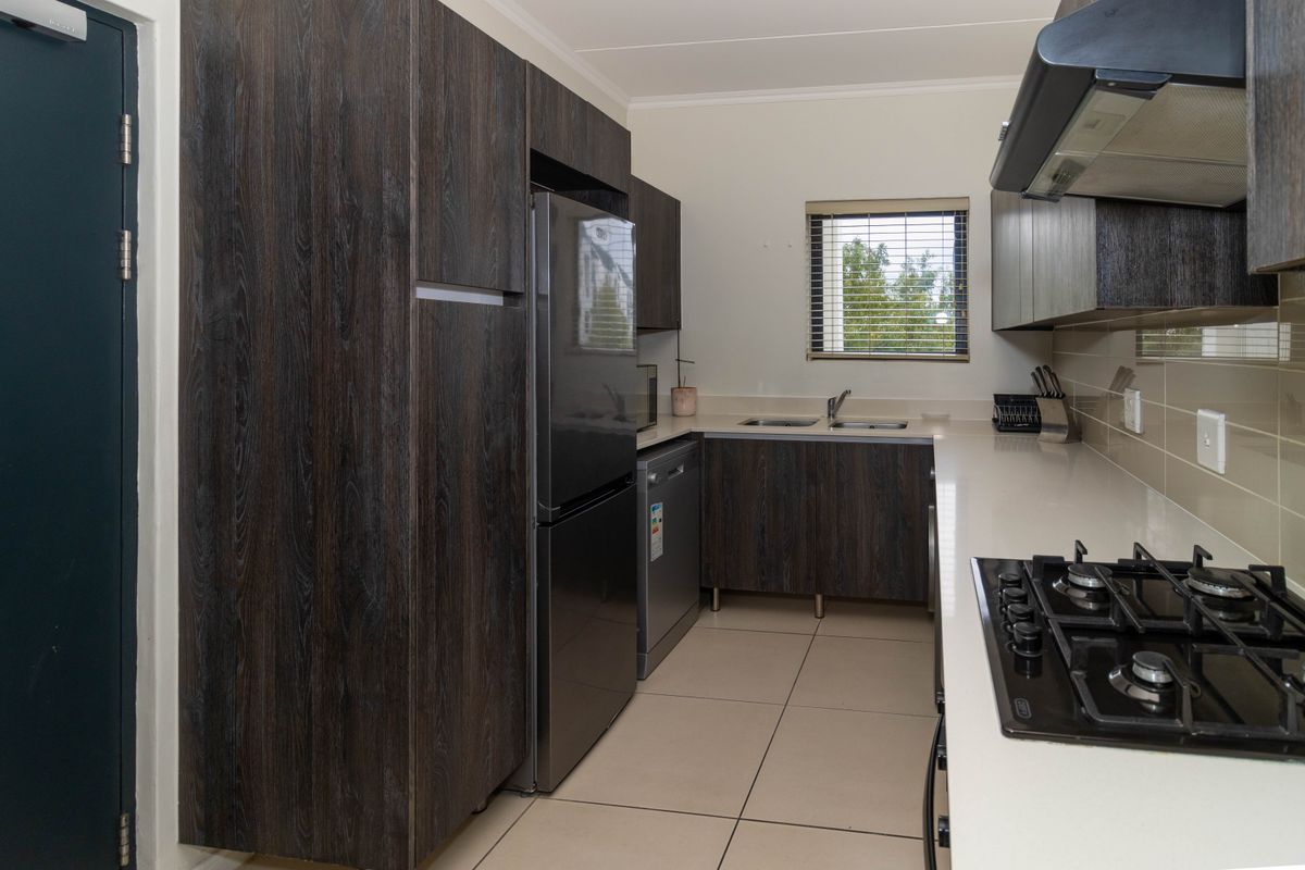 Furnished 3 bedroom apartment in De Velde to rent - Photo 2