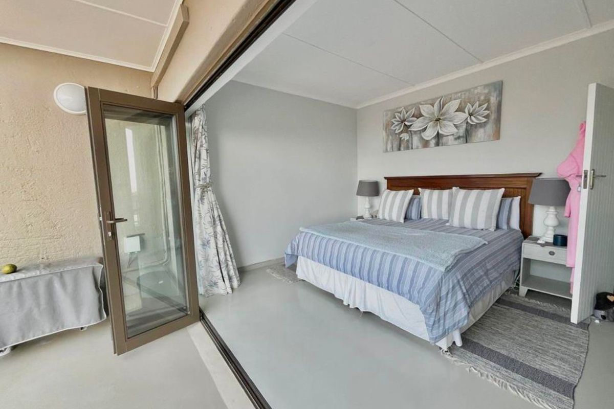 Beachfront Townhouse with Stunning Sea Views and Exceptional Investment Potential - Photo 2
