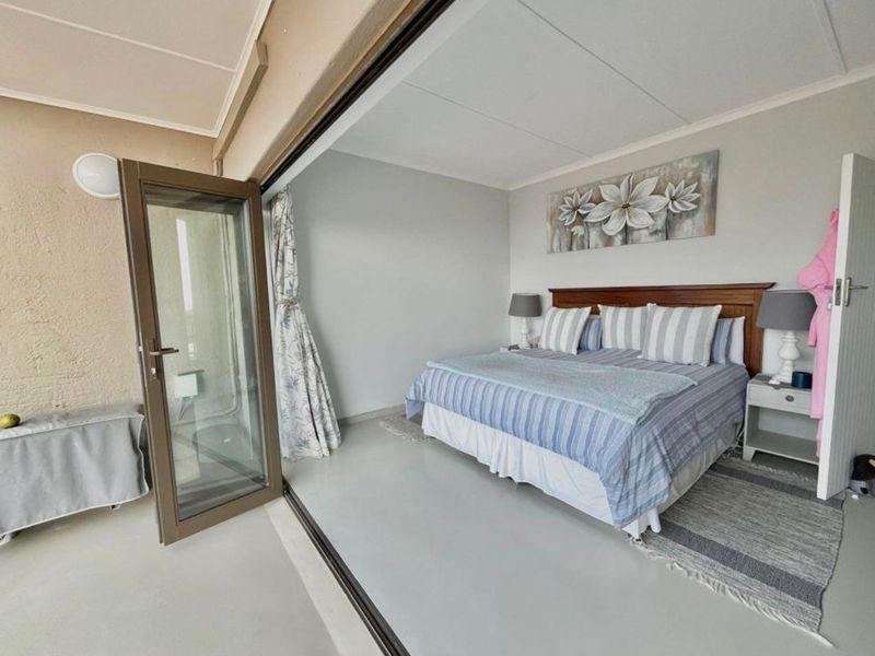 Beachfront Townhouse with Stunning Sea Views and Exceptional Investment Potential - Photo 2