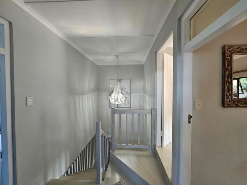 Beachfront Townhouse with Stunning Sea Views and Exceptional Investment Potential - Photo 9