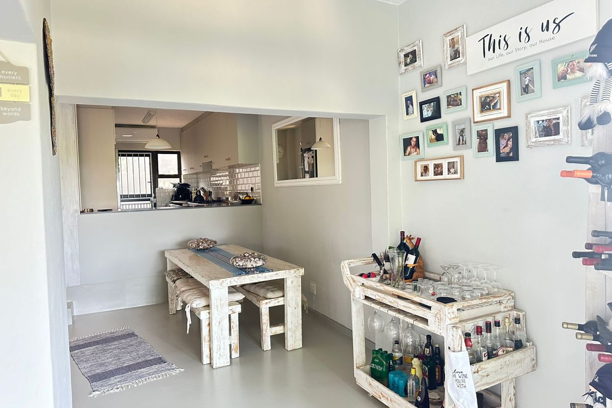 Beachfront Townhouse with Stunning Sea Views and Exceptional Investment Potential - Photo 5