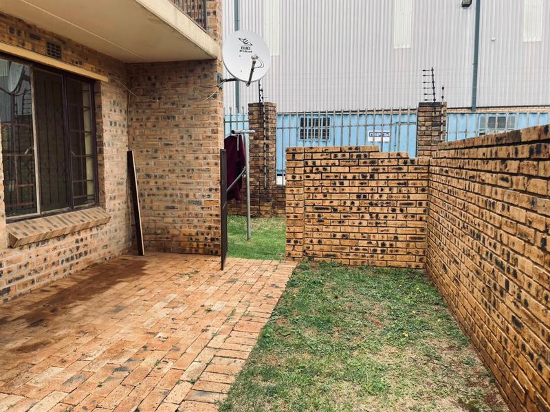2 Bedroom Ground floor unit for sale - Photo 4