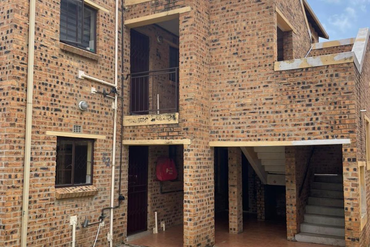 2 Bedroom Ground floor unit for sale - Photo 2