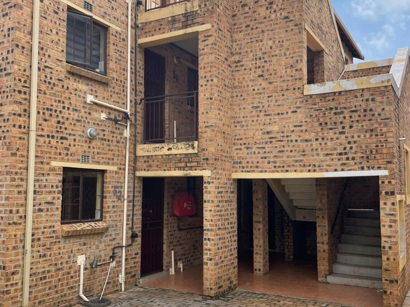 2 Bedroom Ground floor unit for sale - Photo 2