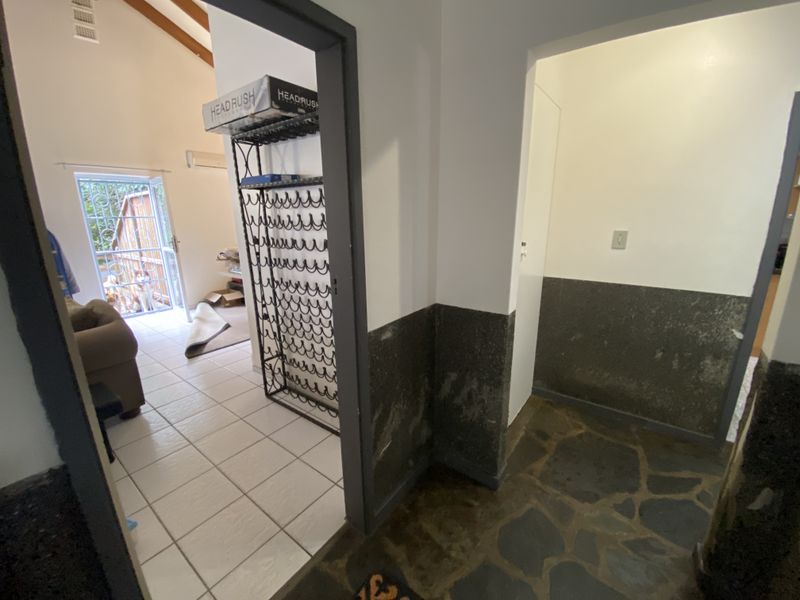 Free standing House with a Granny flat on a large stand in Westbrook (Fixer-Upper) - Photo 8