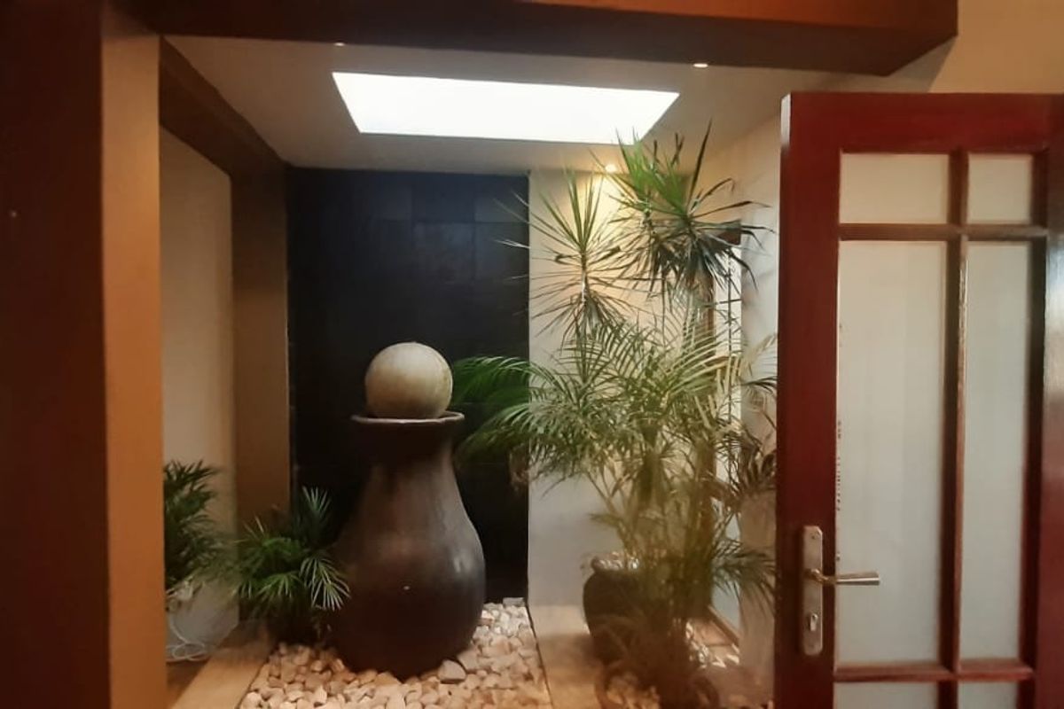 Ultra Modern Home! - Photo 2