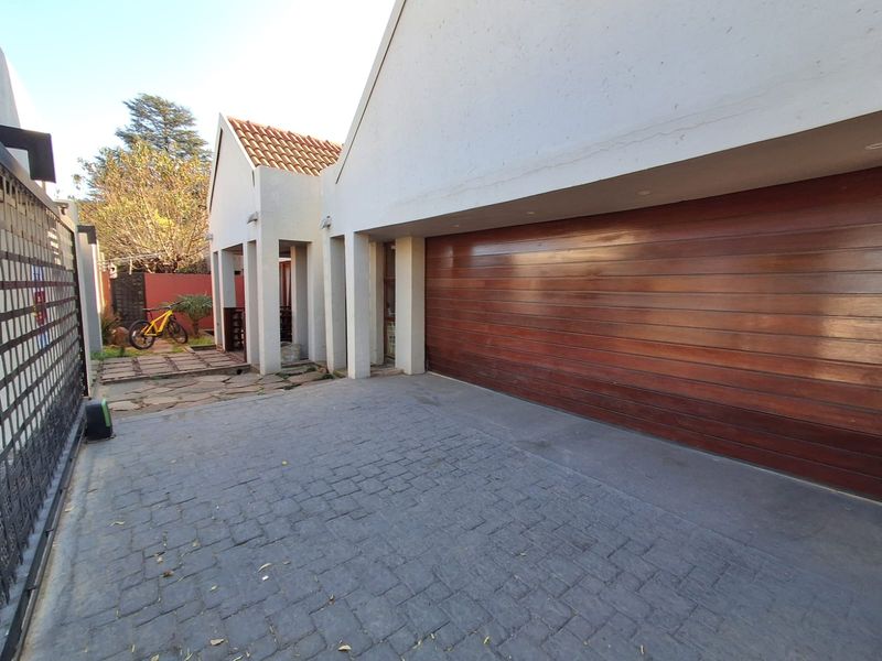 SPACIOUS FAMILY HOME FOR SALE IN GLEN MARAIS 🏡 - Photo 1