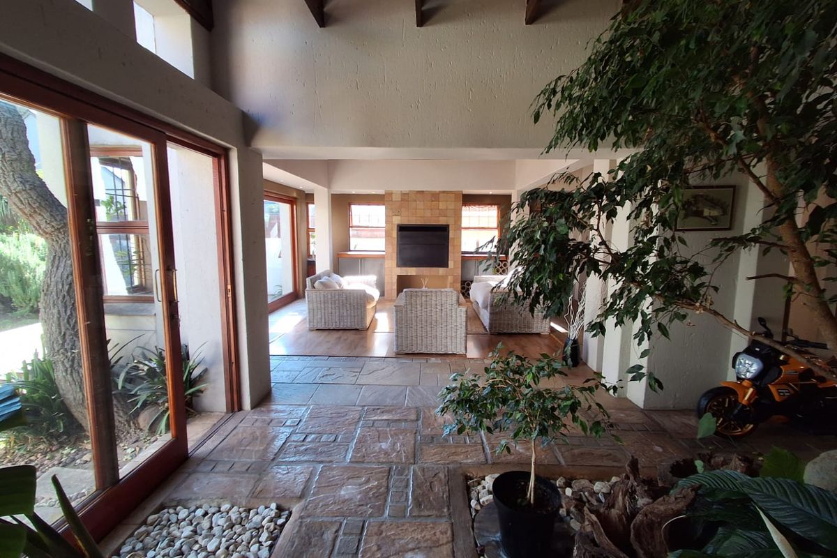SPACIOUS FAMILY HOME FOR SALE IN GLEN MARAIS 🏡 - Photo 4