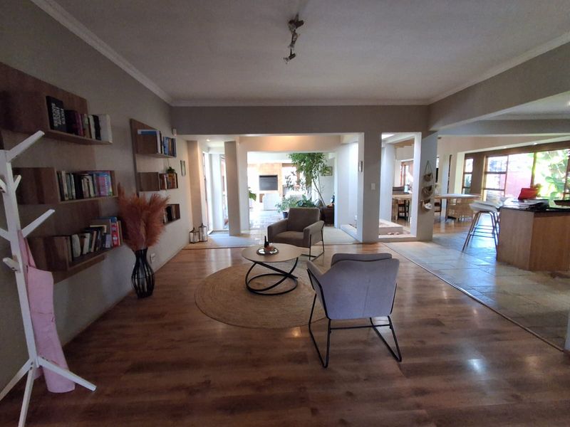 SPACIOUS FAMILY HOME FOR SALE IN GLEN MARAIS 🏡 - Photo 8