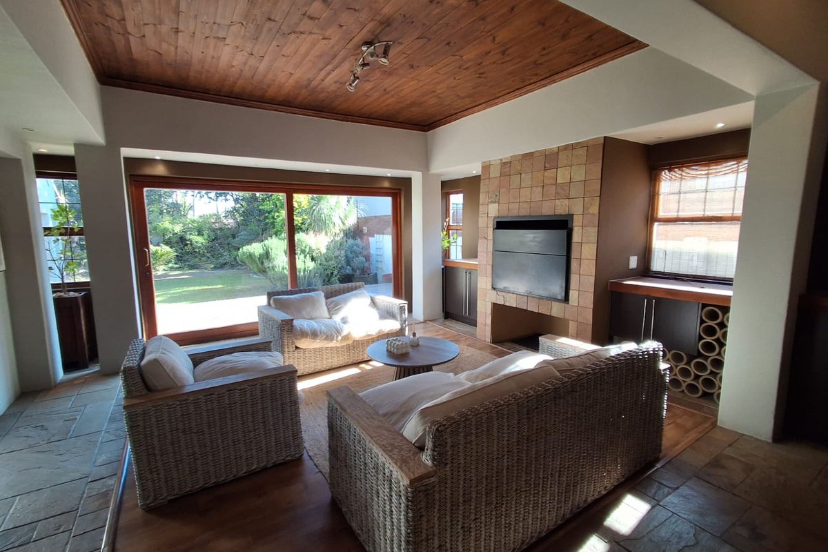 SPACIOUS FAMILY HOME FOR SALE IN GLEN MARAIS 🏡 - Photo 3