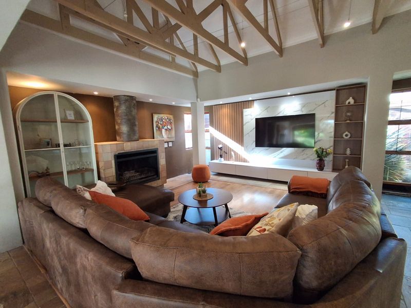 SPACIOUS FAMILY HOME FOR SALE IN GLEN MARAIS 🏡 - Photo 5