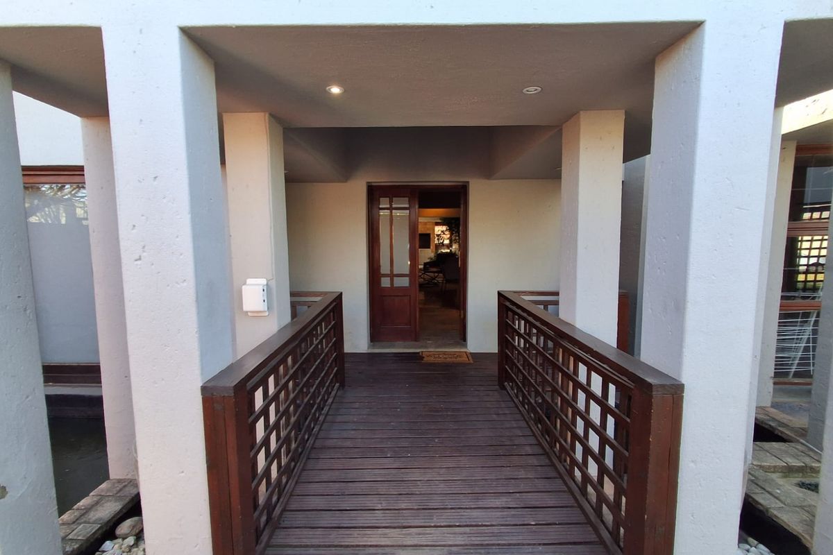 SPACIOUS FAMILY HOME FOR SALE IN GLEN MARAIS 🏡 - Photo 2