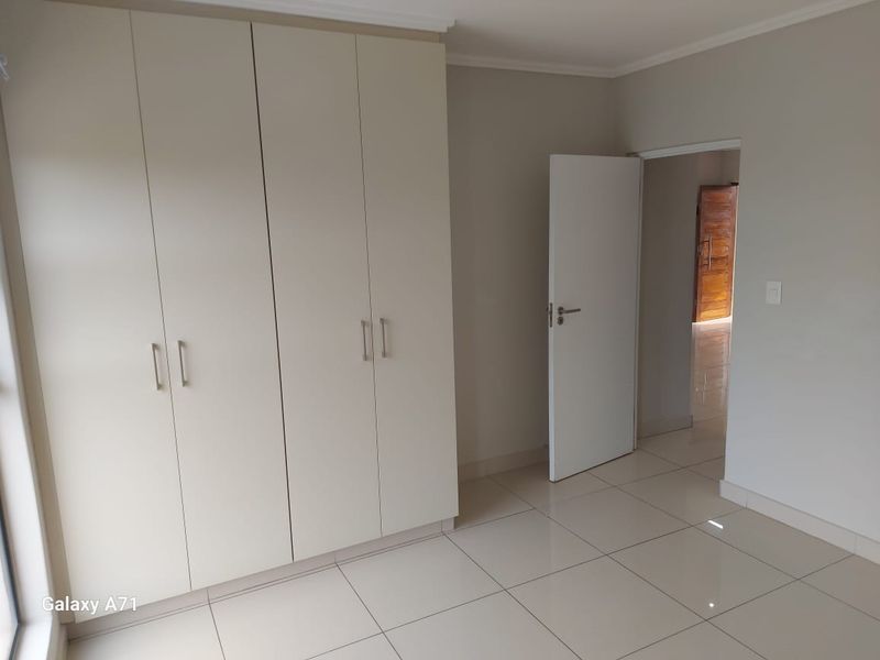 Modern 2-Bedroom Apartment in Ridge Town Central – Prime Location! - Photo 9
