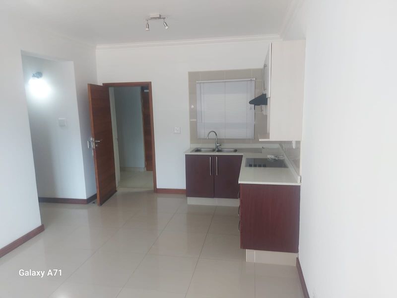 Modern one-bedroom apartment in Park Avenue, Umhlanga Ridge. - Photo 2