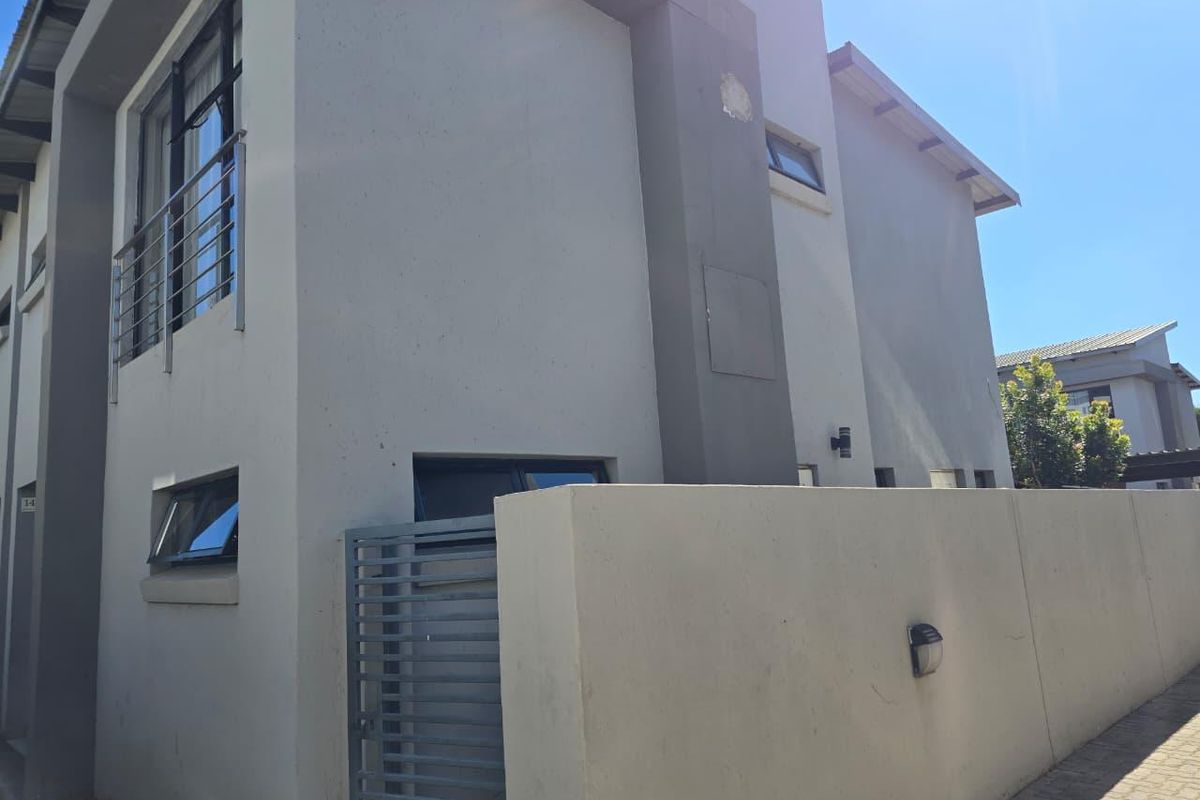 Modern 4-Bedroom Duplex to Rent in Mods@Willows - Photo 2