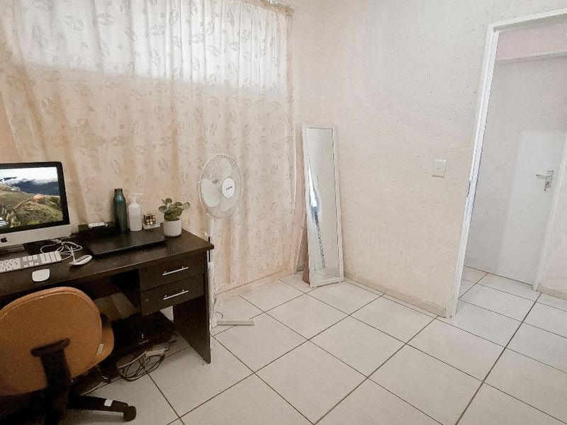 2 bed apartment - now available - Photo 10