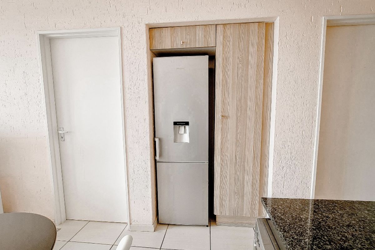 2 bed apartment - now available - Photo 5