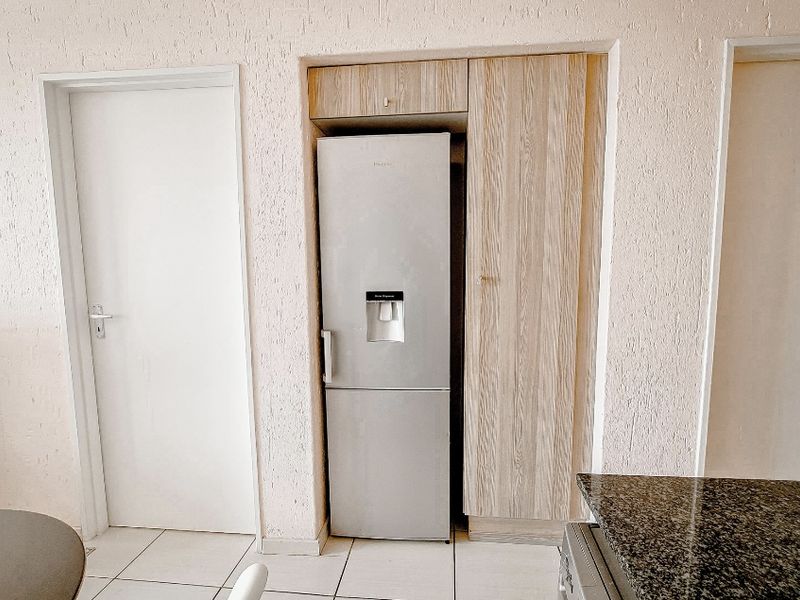 2 bed apartment - now available - Photo 5