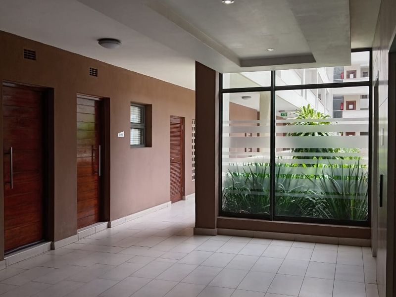 Luxurious 1 Bedroom Apartment in Umhlanga In the famous Ridge Town Central. - Photo 3