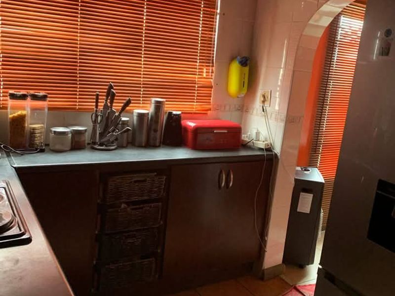 2 BED 1 BATH HOUSE WITH FLATLET FOR SALE - Photo 7