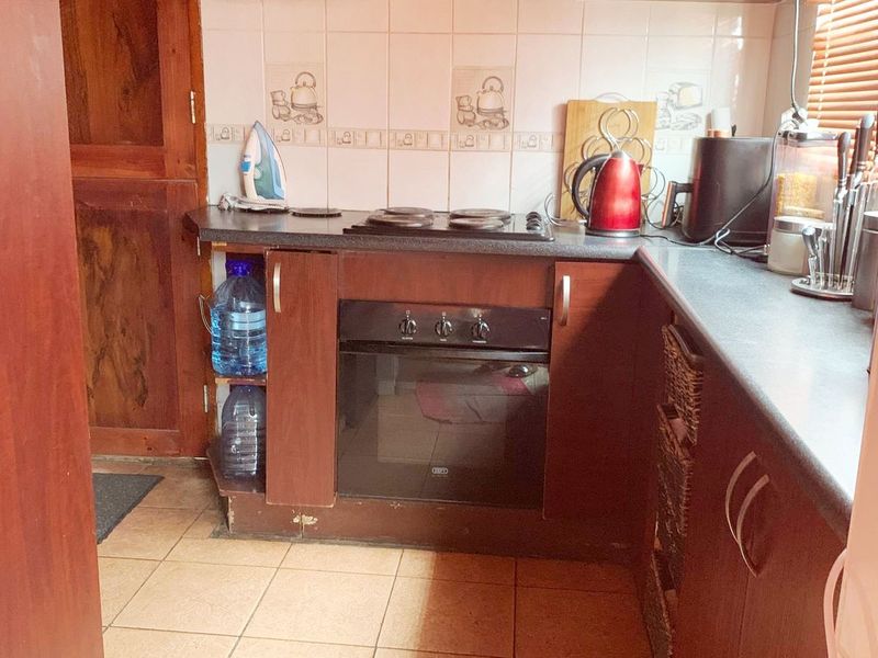 2 BED 1 BATH HOUSE WITH FLATLET FOR SALE - Photo 6