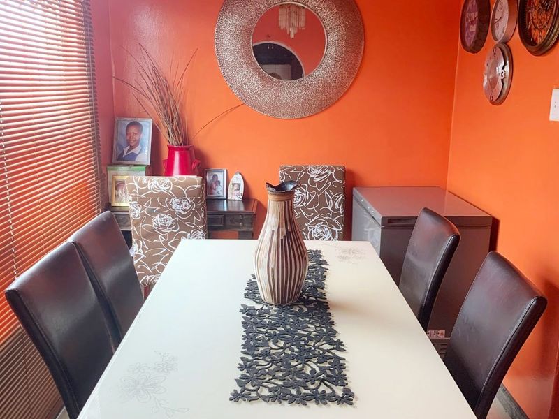 2 BED 1 BATH HOUSE WITH FLATLET FOR SALE - Photo 5