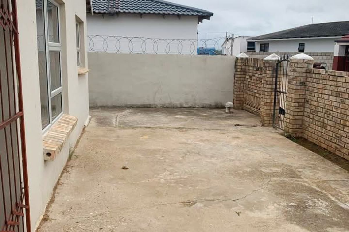 2 BED 1 BATH HOUSE WITH FLATLET FOR SALE - Photo 2