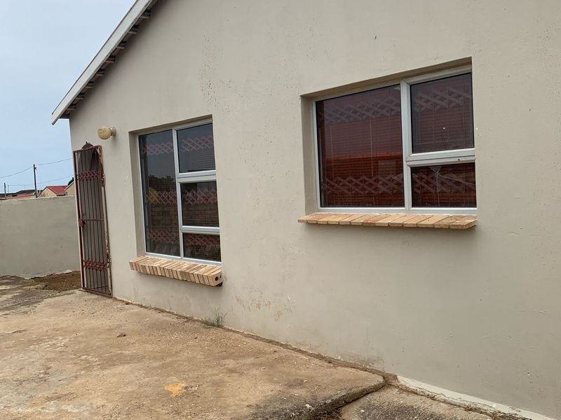 2 BED 1 BATH HOUSE WITH FLATLET FOR SALE - Photo 1