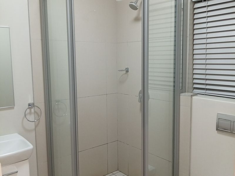 *Modern 1-Bedroom Apartment for Sale – Ridge Town Central, Umhlanga Ridge* - Photo 6