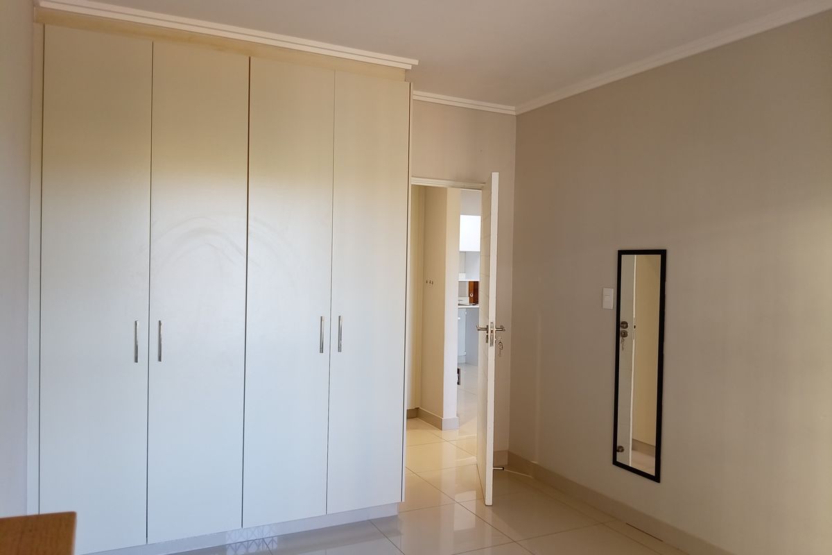 *Modern 1-Bedroom Apartment for Sale – Ridge Town Central, Umhlanga Ridge* - Photo 5