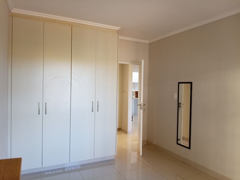 *Modern 1-Bedroom Apartment for Sale – Ridge Town Central, Umhlanga Ridge* - Photo 5