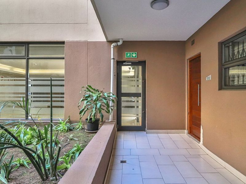*Modern 1-Bedroom Apartment for Sale – Ridge Town Central, Umhlanga Ridge* - Photo 4