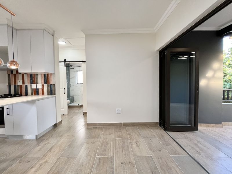 Hidden Haven in Sheffield Beach – Stylish Top-Floor Apartment! - Photo 8