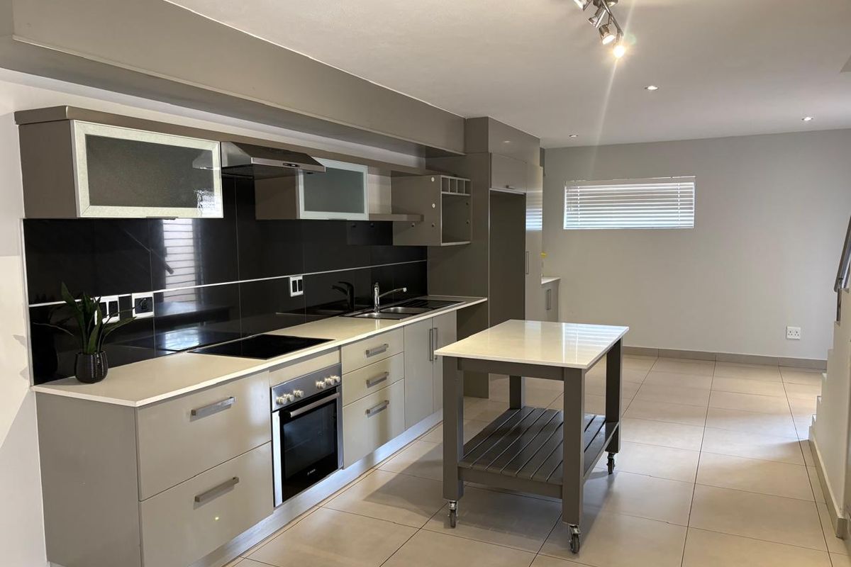 3 Bedroom Duplex - Photo 2