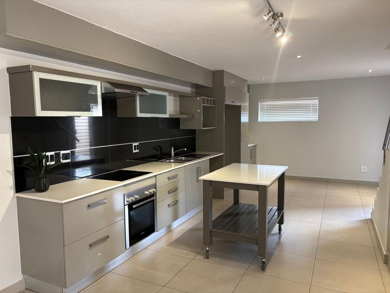 3 Bedroom Duplex - Photo 2