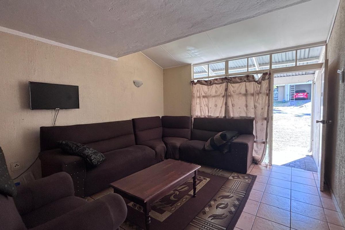 3 BEDROOM HOUSE TO LET - Photo 4