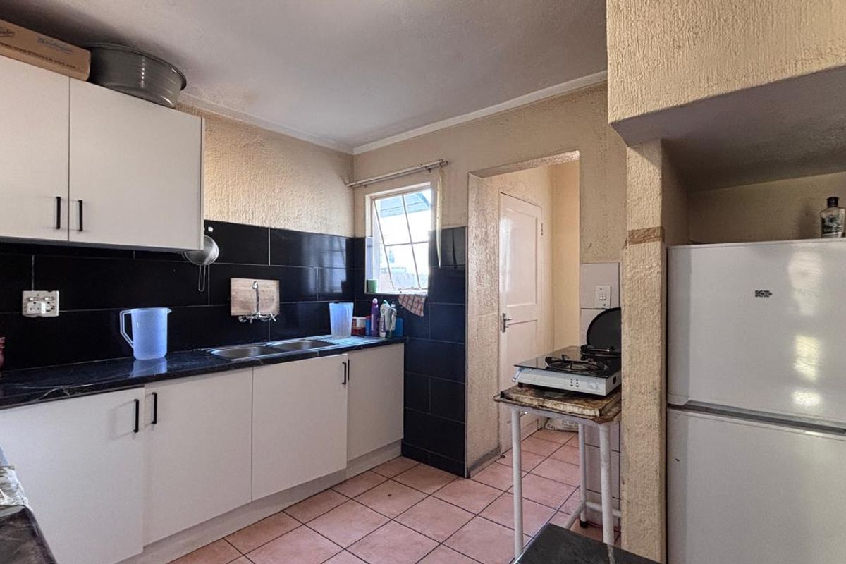 3 BEDROOM HOUSE TO LET - Photo 3