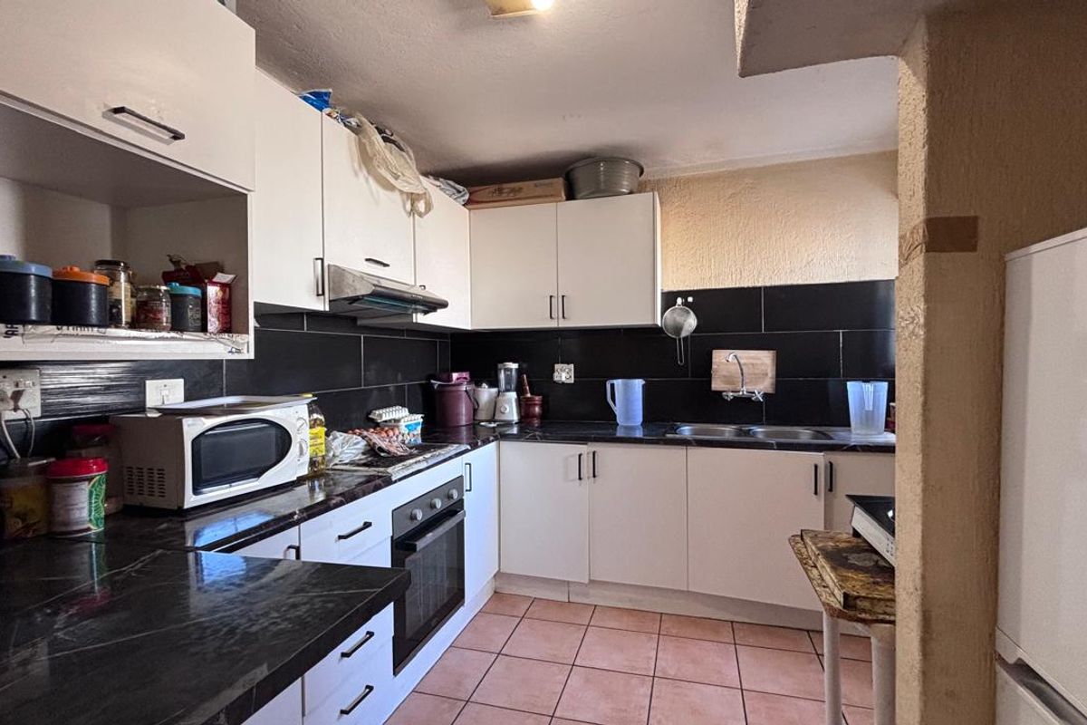 3 BEDROOM HOUSE TO LET - Photo 2