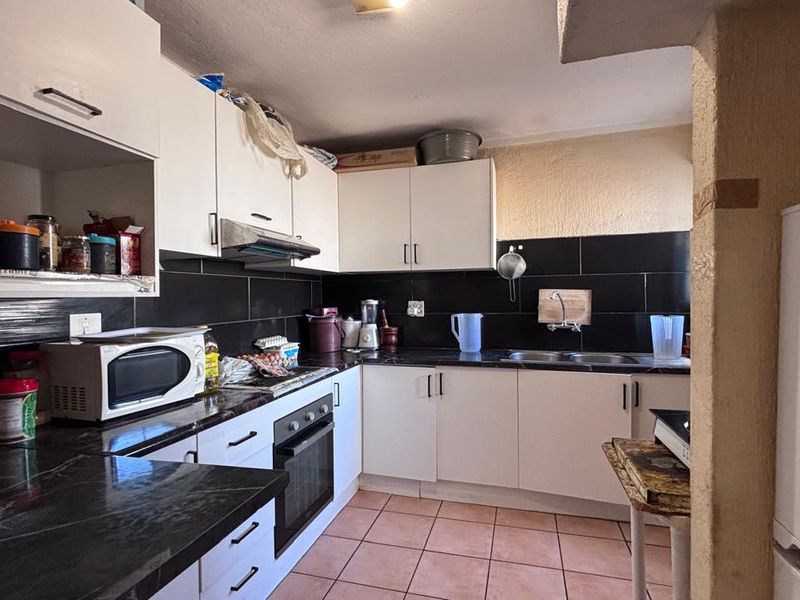3 BEDROOM HOUSE TO LET - Photo 2